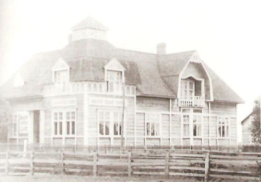 KAUHAVA
Kauhavan Lakkitehdas 1920-luvulla. Lakkitehdas sijaitsi samalla tontilla Teritornin kanssa aivan radan vieressÃ¤. Kuva on himmeÃ¤ ja aivan samanlainen lÃ¶ytyy Kauhavan historia-kirjastakin.
