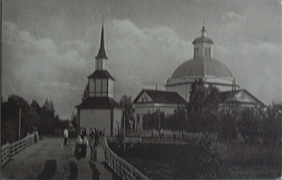 Lapuan kirkko, tapuli ja silta.
Kortti on postitettu Lapualta Ostolaan eli Ã„htÃ¤riin 7.7.1923 Rouva Sanny Randelinille, lÃ¤hettÃ¤jÃ¤ on Edit Wecksell. TerveisiÃ¤ lÃ¤hettÃ¤Ã¤ ja kiitoksia!
