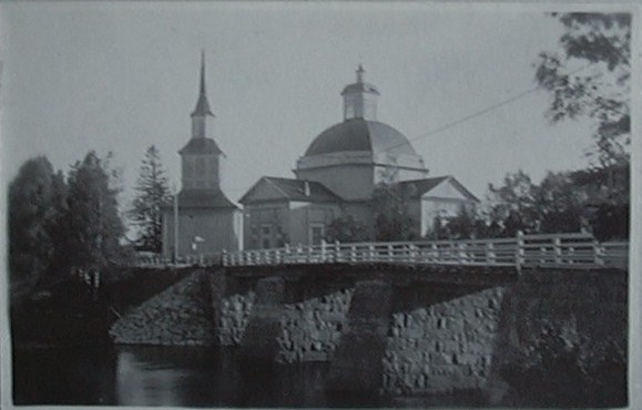 Lapua, kirkko, tapuli ja silta eri kulmasta.
Kortti ei ole kulkenut postissa, takana pÃ¤ivÃ¤ys13.6.33
