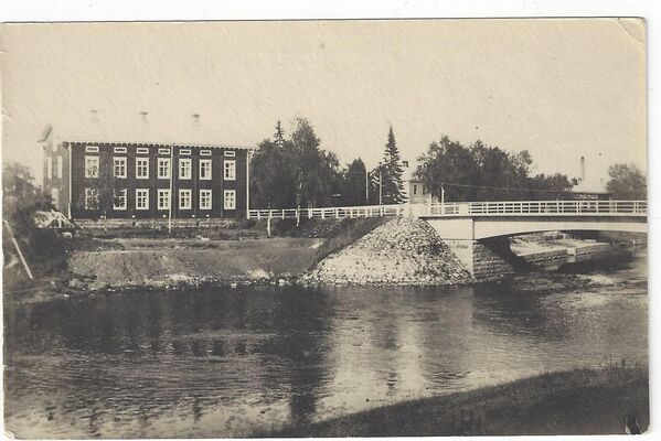 Lapua, kirkonsilta ja Kosola
J. SyvÃ¤ojan kortti 1930-luvun lopulta. Ei ole kulkenut postissa.
