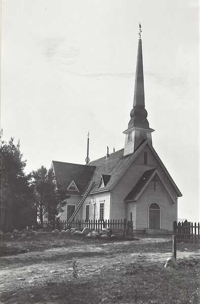 Lapua, Tiistenjoen kirkko
J. SyvÃ¤ojan tuotantoa, n:o 10/37, 1950-luvun lopulta. PainosvÃ¤ri musta. Ei ole kulkenut postissa.
