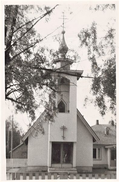 Lapuan Ortodoksinen kirkko
Kortissa ei ole kustantajamerkintÃ¶jÃ¤. On 1960 paikkeilta. Kortti on postitettu Lapualta 8.7.1963, Johtajatar Ilta Salomaalle os. Ruhala, Lastenkoti.  LÃ¤hettÃ¤jÃ¤ on Helmi, joka toivottaa hyvÃ¤Ã¤ nimi- ja syntymÃ¤pÃ¤ivÃ¤Ã¤ ym.
