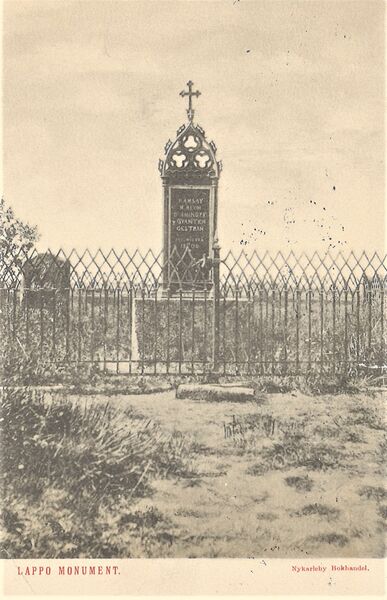 Lappo Monument
Ruotsinkielinen kortti, ei julkaisijaa. LÃ¤heterry: Fn Aline Brander, RauhamÃ¤ki, Ruovesi. Helsinki 22.XI.12.  "KÃ¤raste Aline ! Emellan hjÃ¤rtevarma lyckÃ¶nskningar till din fÃ¶delsedag samt ett varmt tacke fÃ¶r all vÃ¤nlighet under sommaren ! HjÃ¤rtliga hÃ¤lsningar sÃ¤ndes Eden af och genom Aina W."
